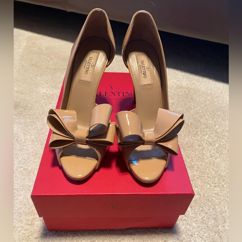 Valentino D’Orsay Beige Pumps